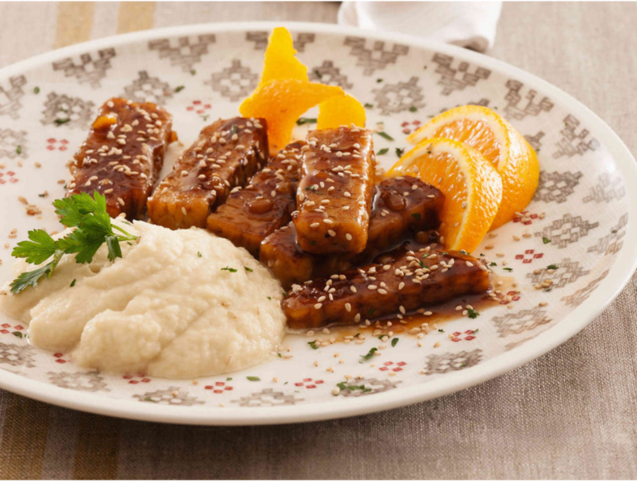 TEMPEH GLASSATO all’arancia  con purè di sedano rapa