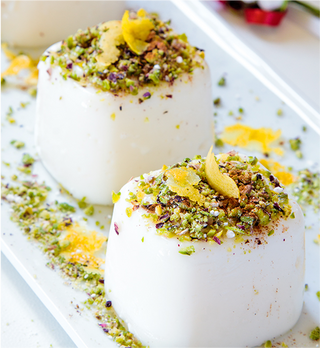 Budino al latte di mandorle con granella di pistacchio