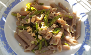 Pasta di grano saraceno al pesto